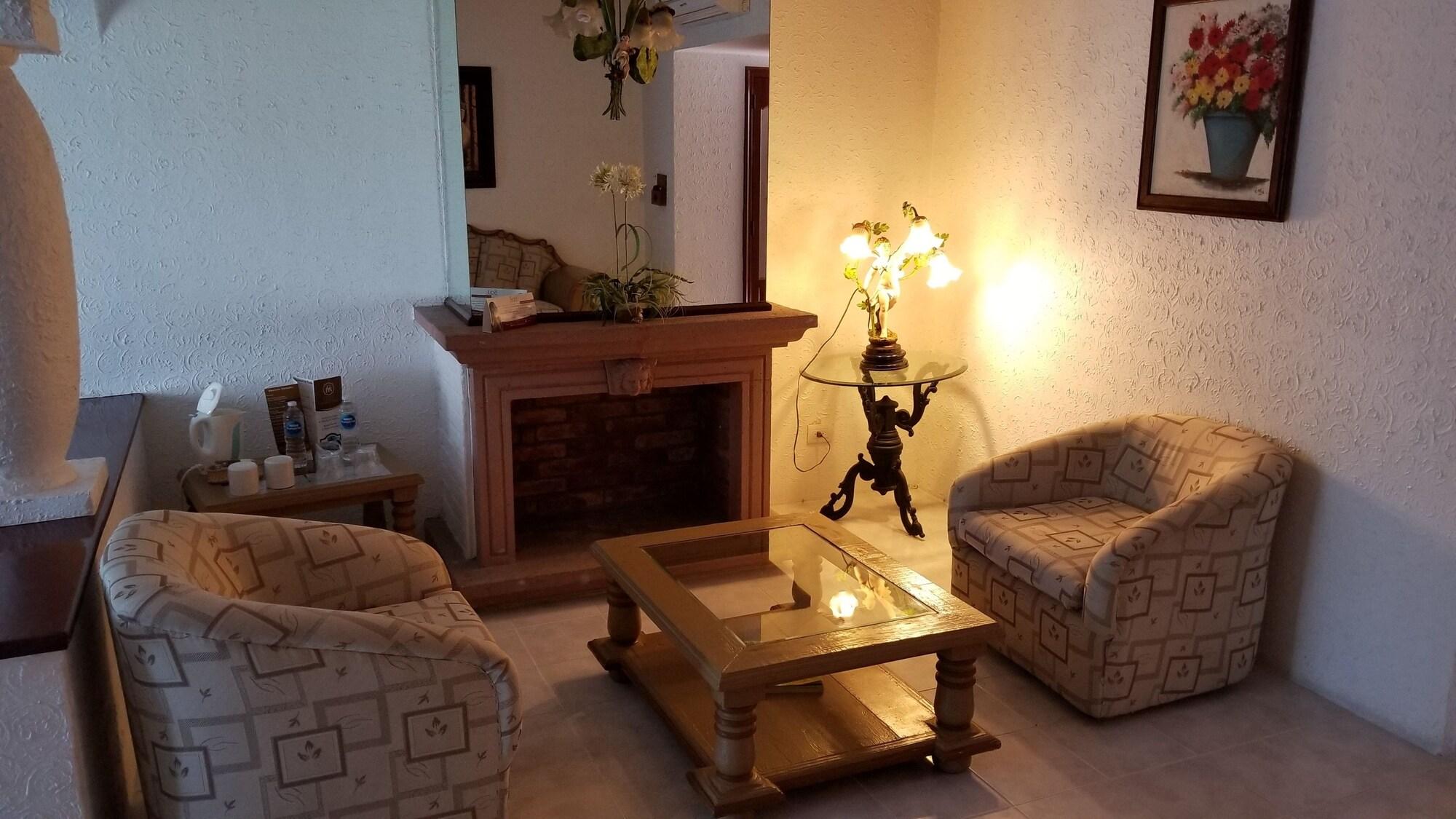 Gran Hotel Hacienda De La Noria Aguascalientes Exterior photo A living room in a typical hotel